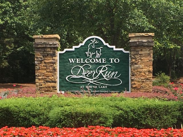 Deer Run Community entry sign in Towne Lake - Woodstock, GA